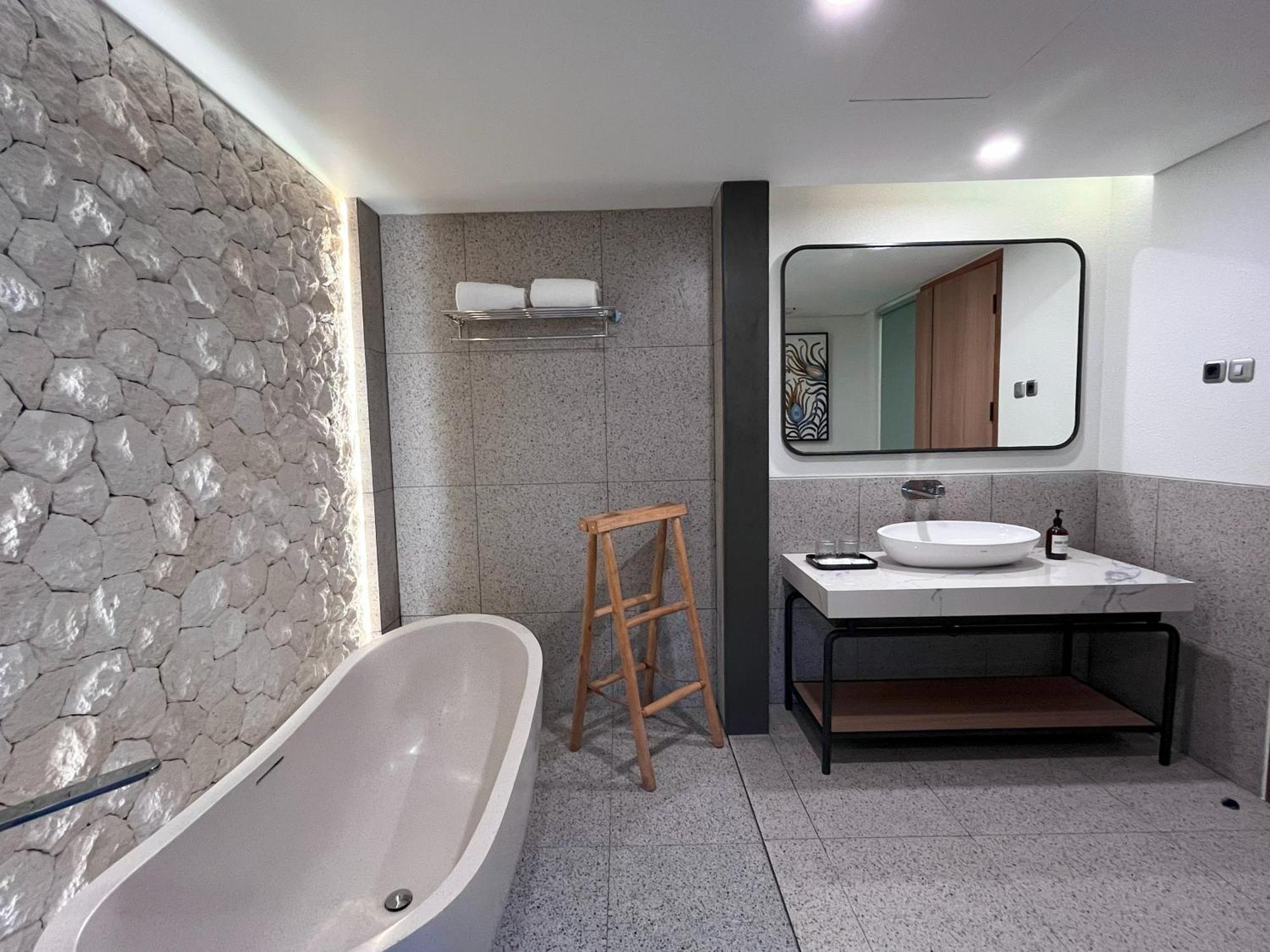 Luminor Hotel Legian Seminyak - Bali Kültér fotó